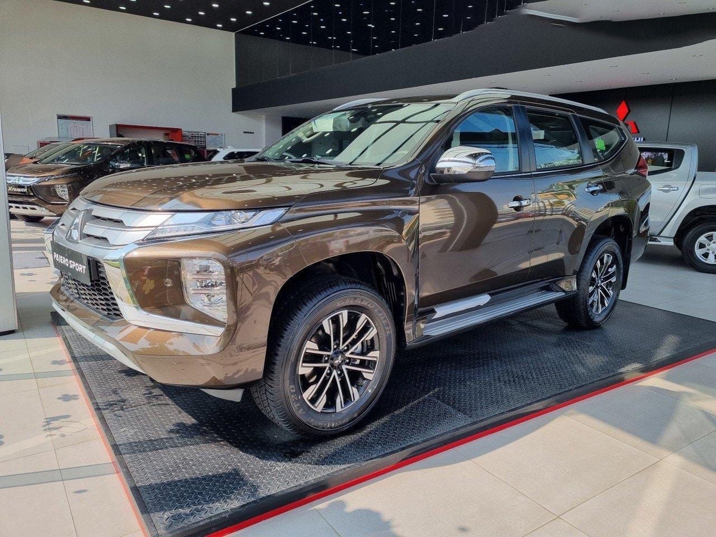 Mitsubishi Pajero Sport ở đại lý đang được giảm giá mạnh - Ảnh: Đại lý Mitsubishi