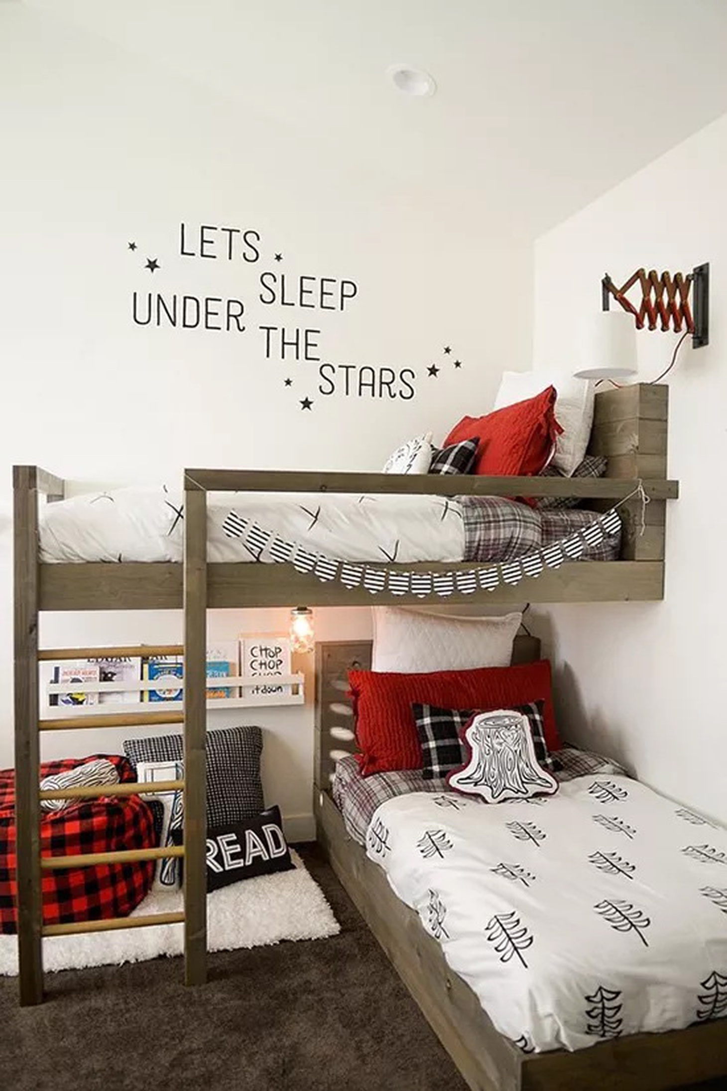 Cách bố trí giường tầng này giúp trẻ có thêm một góc thư giãn và đọc sách - Ảnh: BHG