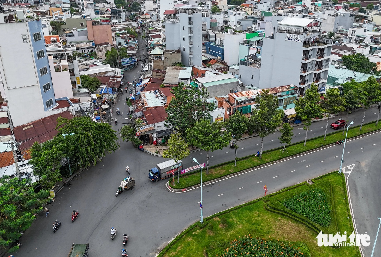 Điểm cuối dự án, đoạn giao với đường Phan Chu Trinh sau khi hoàn thành sẽ nối với đường Chu Văn An hiện hữu đã được mở rộng, kéo thẳng ra đường Đinh Bộ Lĩnh - Ảnh: CHÂU TUẤN