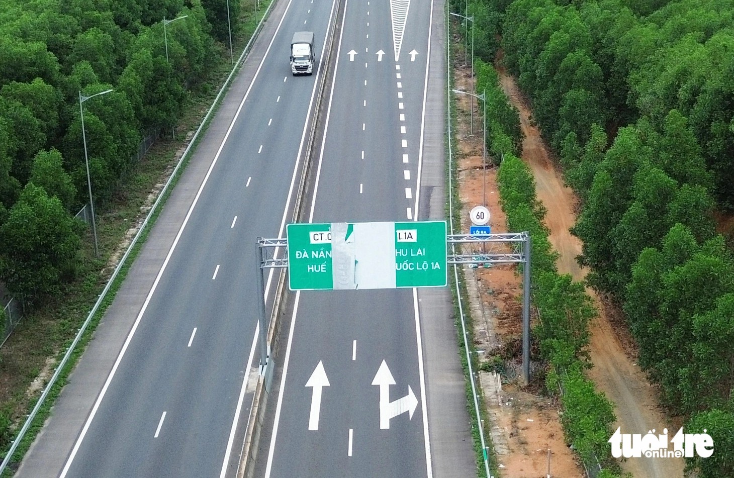 Biển báo hướng Quảng Ngãi đến Núi Thành cũng tương tự - Ảnh: LÊ TRUNG