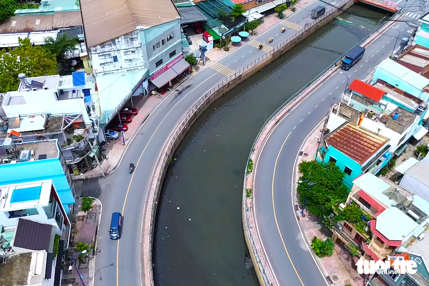 Kênh Nước Đen (phường Bình Hưng Hòa, quận Bình Tân, TP.HCM) đã được vớt rác, khai thông dòng chảy sau phản ánh của Tuổi Trẻ