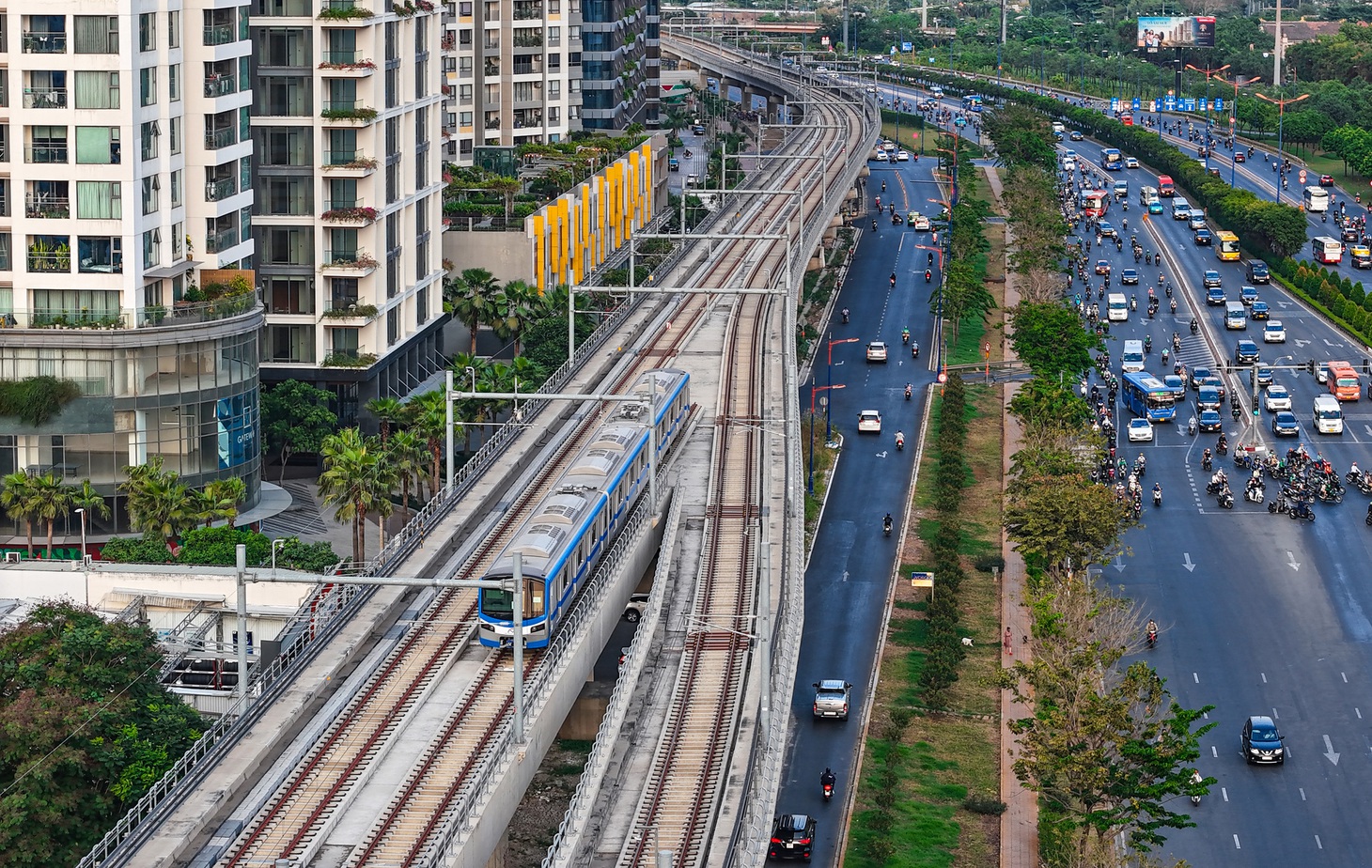 Dự kiến có 34 tuyến xe buýt kết nối với tuyến metro số 1 - Ảnh: CHÂU TUẤN