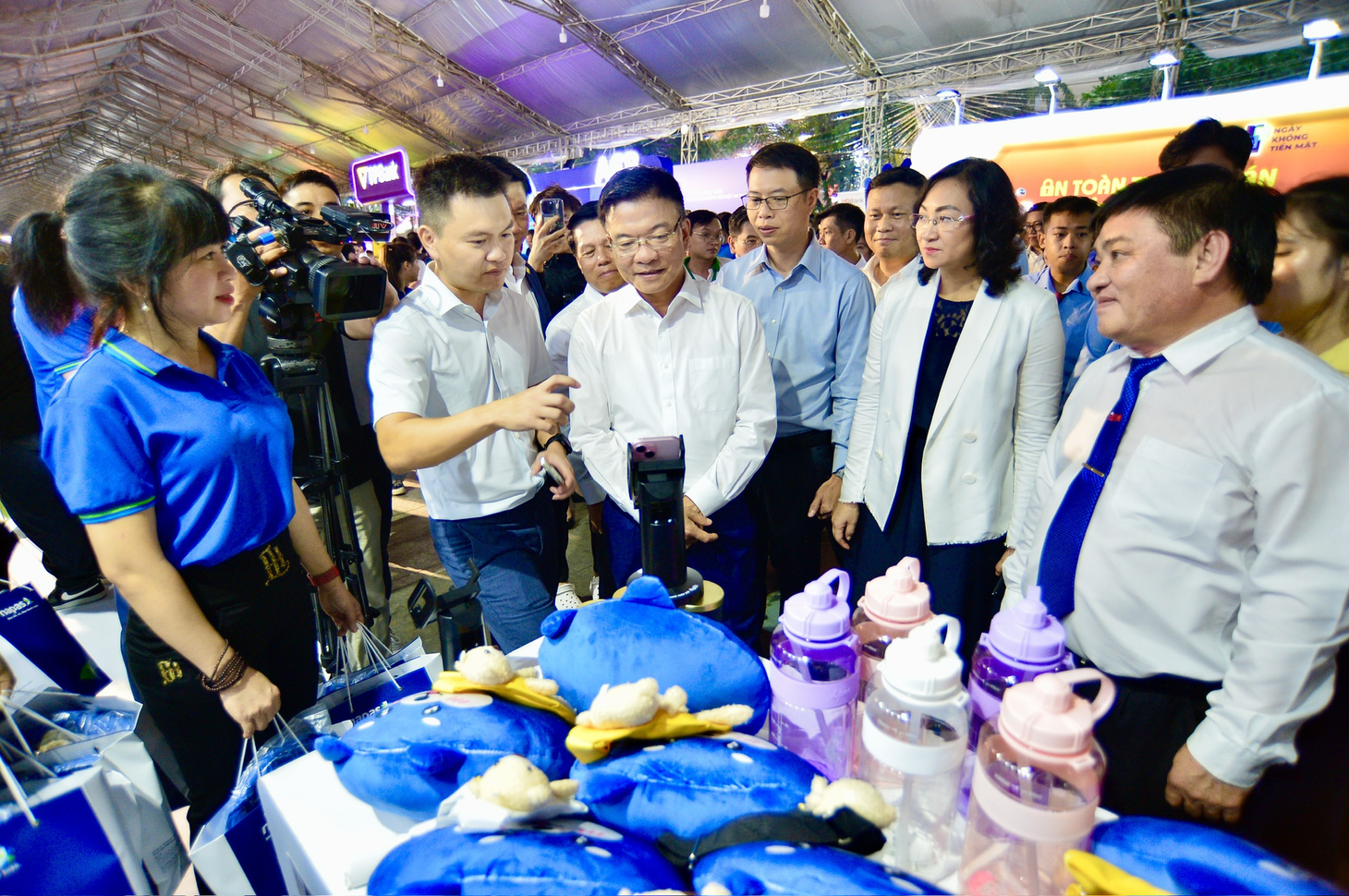 Khai mạc lễ hội Không tiền mặt 2024 - Ảnh 2.