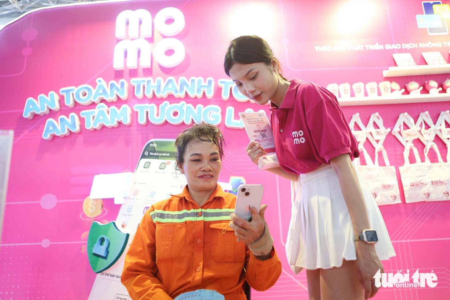 Ông Nguyễn Bá Diệp - đồng sáng lập MoMo - cho biết Lễ hội Không tiền mặt đã tạo ra một không gian lý tưởng để kết nối người dùng với các ngân hàng, doanh nghiệp thanh toán và fintech. Theo ông Diệp, mỗi năm lễ hội đều mang đến những đổi mới, từ các phương thức thanh toán tiên tiến đến các chương trình khuyến mãi hấp dẫn, giúp người dùng có trải nghiệm về tài chính tiện lợi, cũng như thay đổi cách nhìn nhận về việc sử dụng tiền tệ trong thời đại số - Ảnh: PHƯƠNG QUYÊN