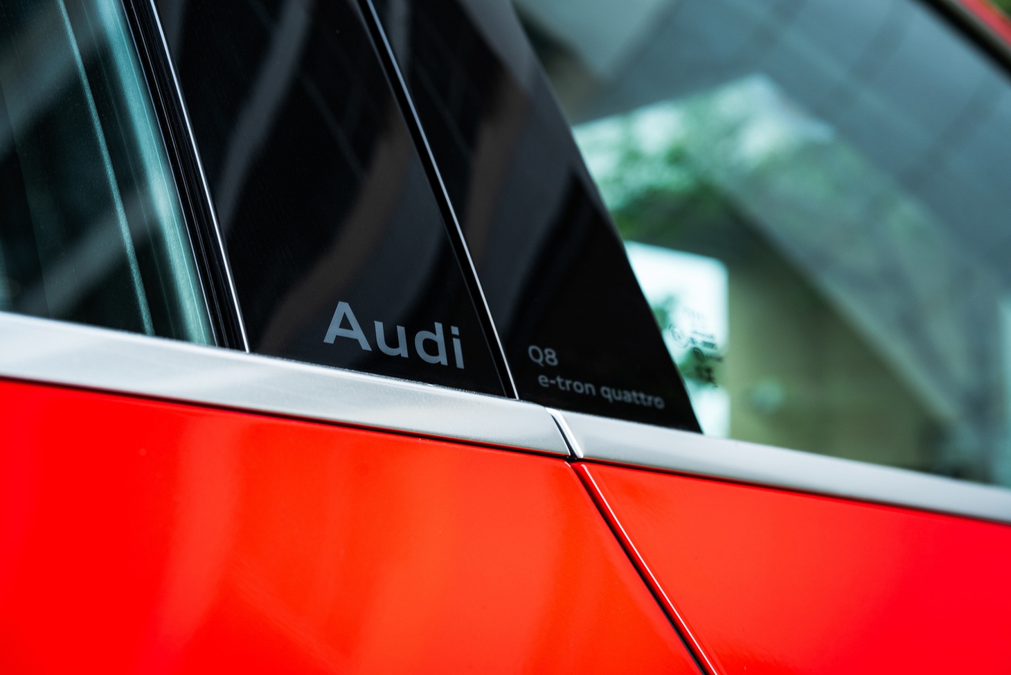 Audi Q8 e-tron ra mắt Việt Nam, giá từ 3,8 tỉ đồng, tặng thêm cả sạc- Ảnh 5.