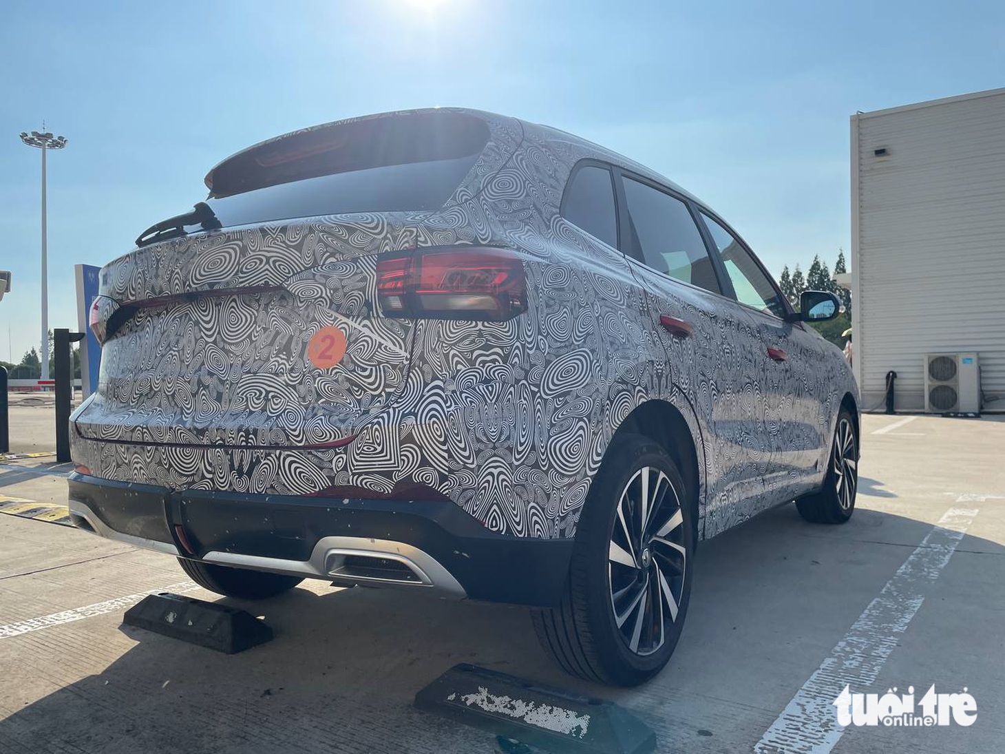 Trước đó, theo bản đăng ký bản quyền thiết kế của MG ZS 2025 bị rò rỉ tại Ấn Độ cho thấy từ cột C trở về sau nhìn mẫu xe gầm cao hạng B này khá giống BMW X1, ngay cả cụm đèn hậu cũng khá tương đồng với dòng SUV Đức cỡ nhỏ - Ảnh: TEE ANH