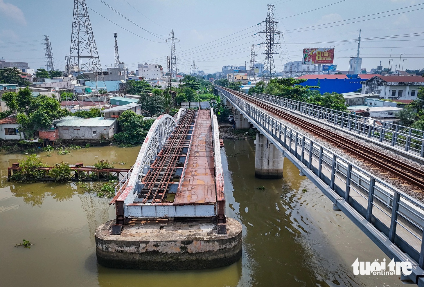 Hiện trạng hai nhịp cầu sắt Bình Lợi 122 tuổi, TP.HCM vừa tiếp nhận bảo tồn - Ảnh 1.