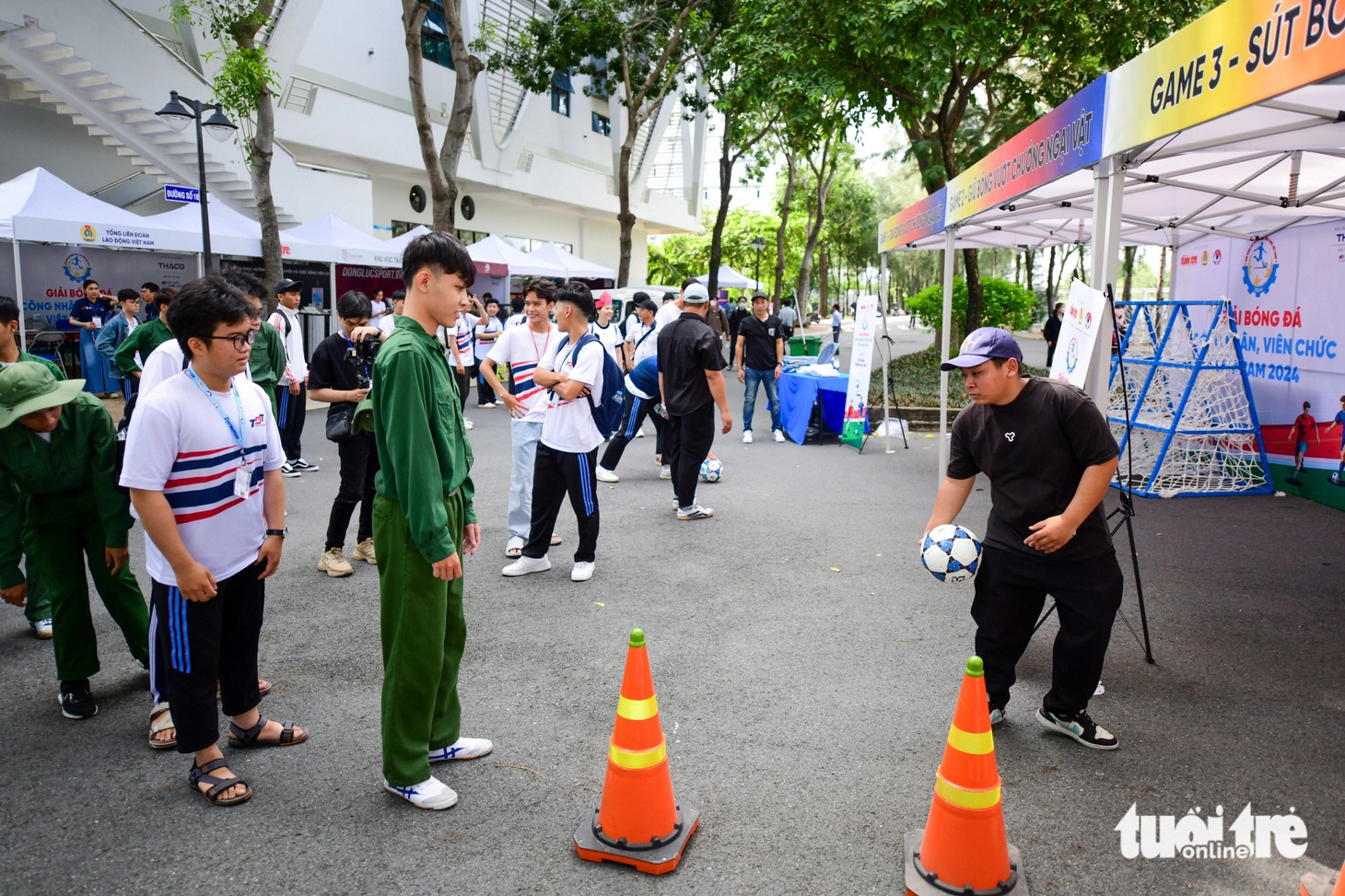 Giải bóng đá công nhân, viên chức Việt Nam năm 2024: sôi động hoạt động bên lề - Ảnh 2.