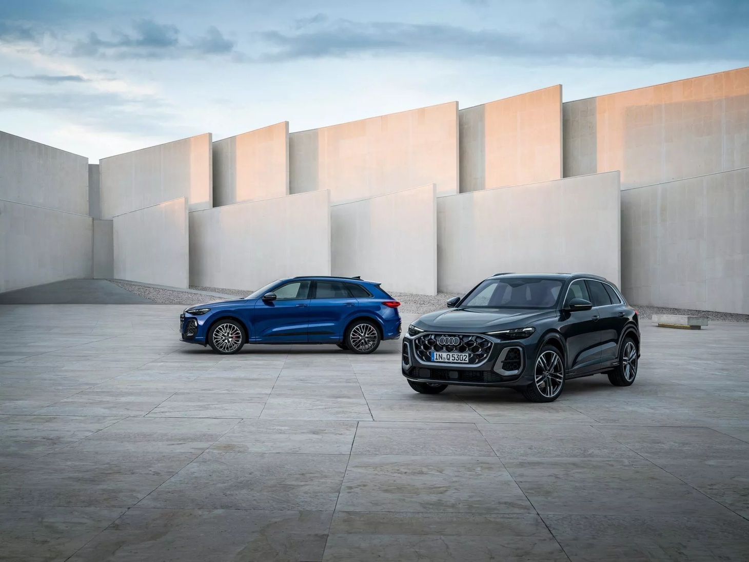 Audi Q5 2025 ra mắt: Nội thất siêu rộng, có 3 màn hình, thế hệ cuối cùng dùng động cơ xăng - Ảnh 3.