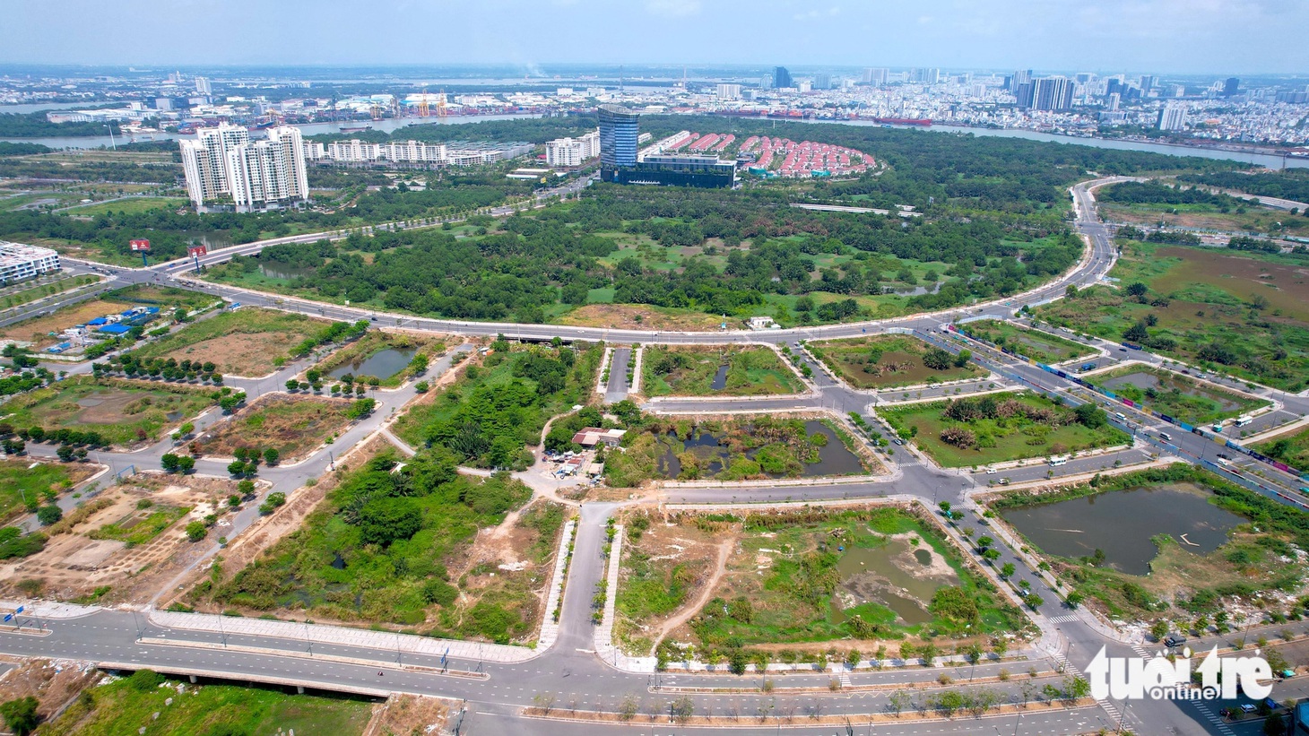 Khu đô thị mới Thủ Thiêm sau 30 năm: Nơi mọc lên cao ốc, nơi là bãi cỏ, hồ cá giữa lòng thành phố - Ảnh 12.