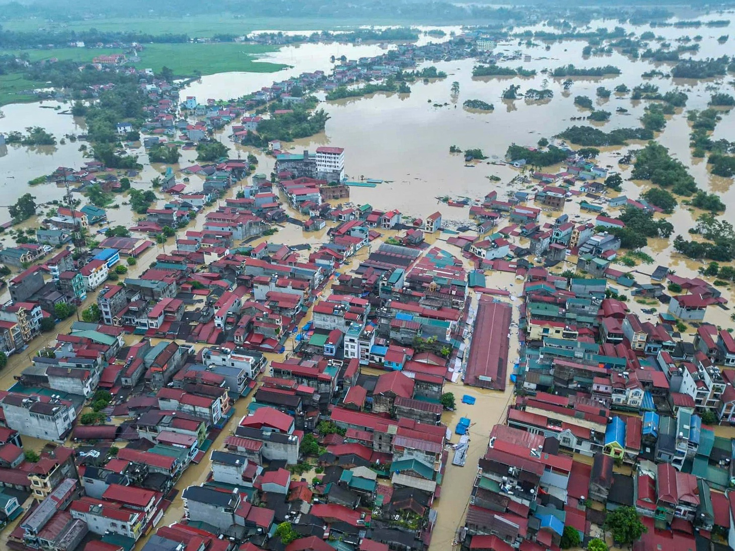 Lũ dâng nhanh, nhiều nơi ở Lạng Sơn ngập  - Ảnh 1.