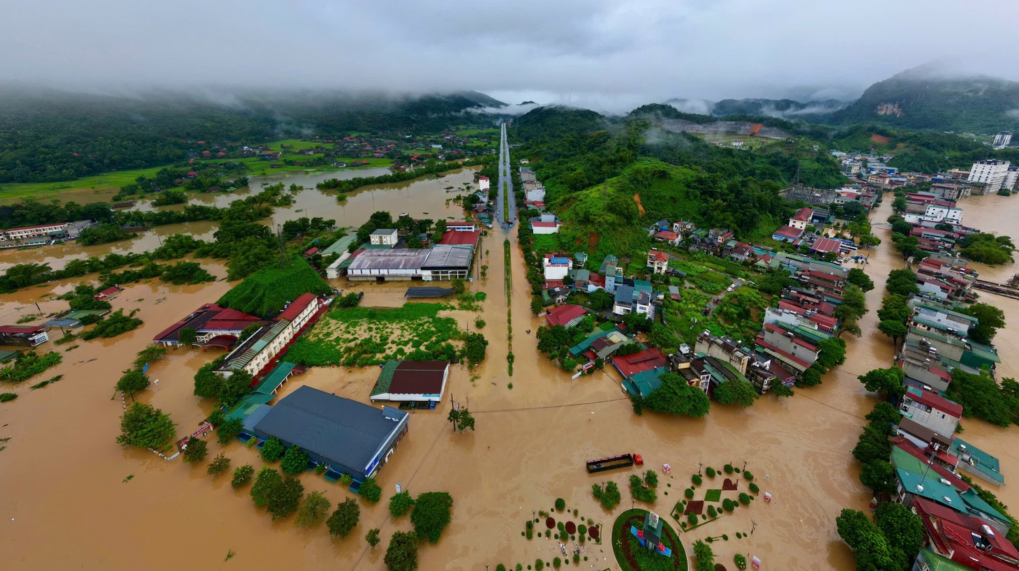 Hình ảnh phố phường Hà Giang ngập trong trận lũ lịch sử - Ảnh 12.