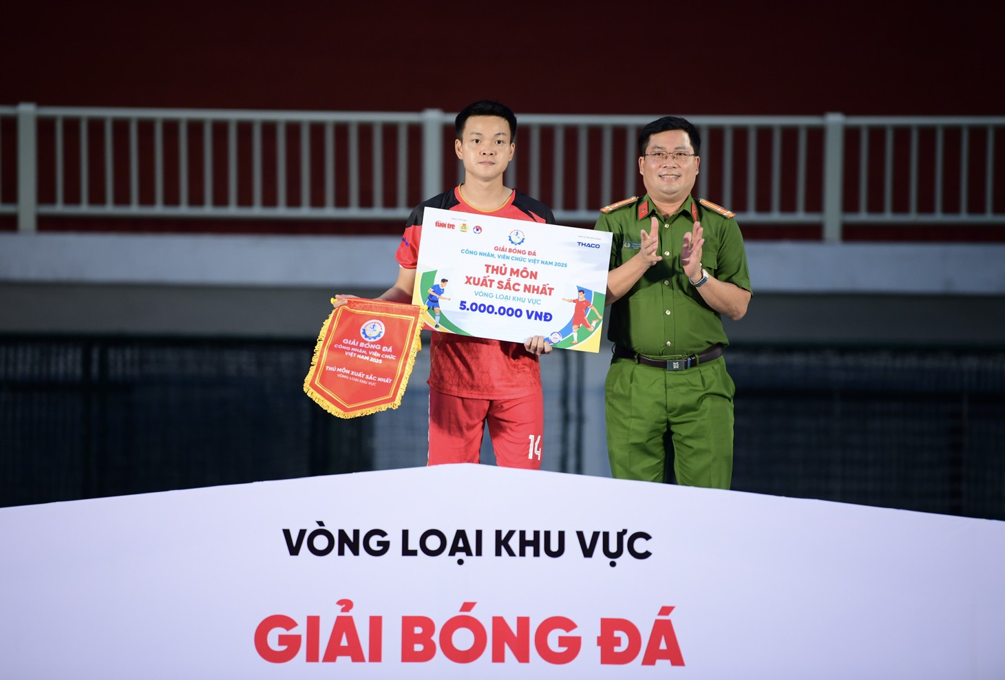 Tuấn Vinh giành danh hiệu Cầu thủ xuất sắc nhất khu vực phía Nam - Ảnh 3.