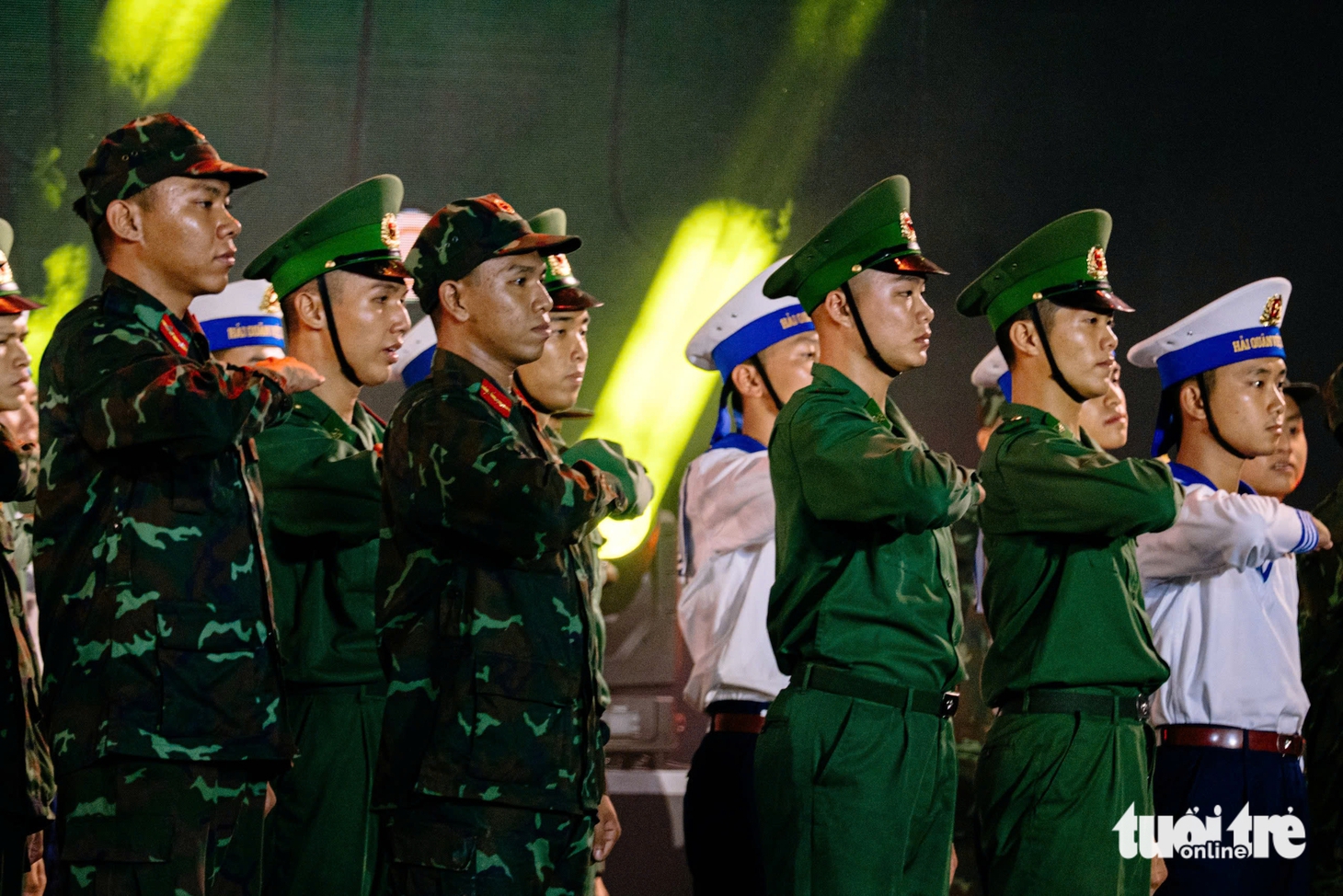 'Dưới ánh sáng quang vinh' mừng thành công Đại hội đại biểu Đảng bộ TP.HCM lần I - Ảnh 6.