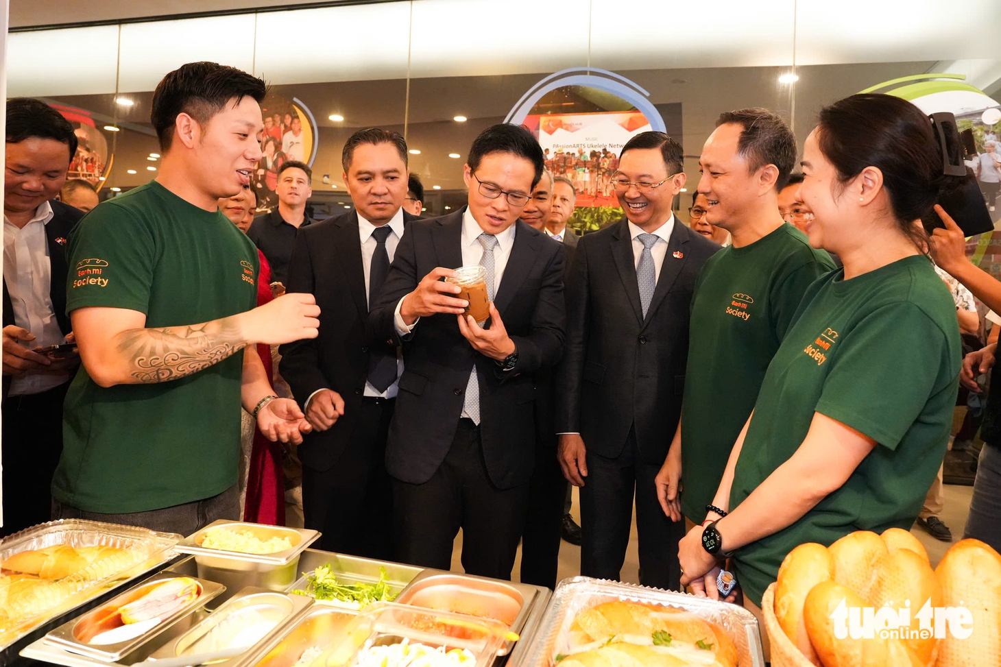 Quan khách Việt Nam và Singapore thưởng thức phở nóng thơm lừng tại Vietnam Phở Festival - Ảnh 5.
