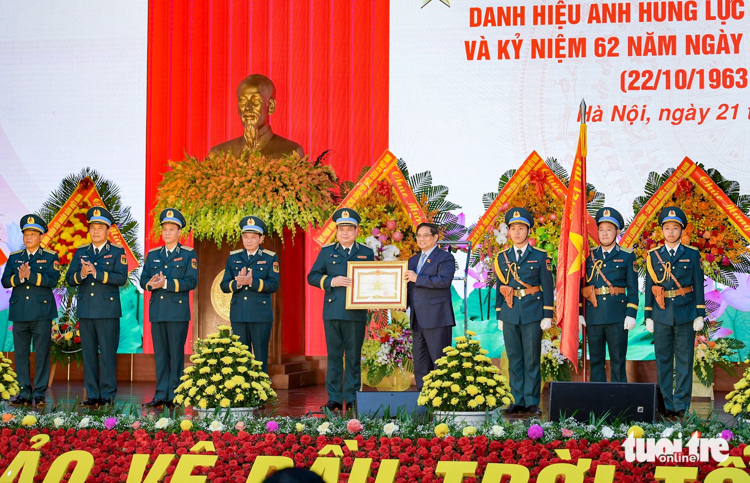 Quân chủng Phòng không - Không quân đón nhận danh hiệu Anh hùng Lực lượng vũ trang nhân dân - Ảnh 2.