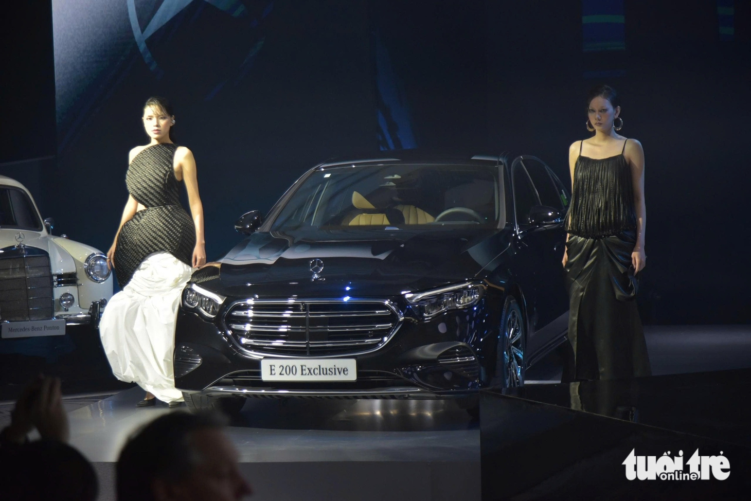Mercedes-Benz E-Class thêm màn hình ghế phụ gây tranh cãi: Chuyên gia lo, chủ xe khen  - Ảnh 24.