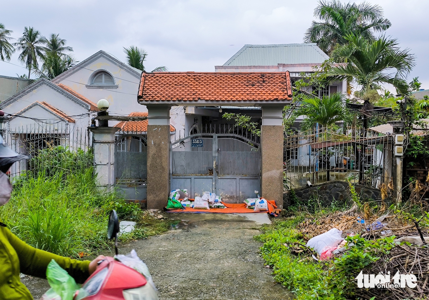 Triều cường cao, kè lởm chởm, dân Bình Quới vừa hết ngập lại lo đợt triều mới- Ảnh 5.