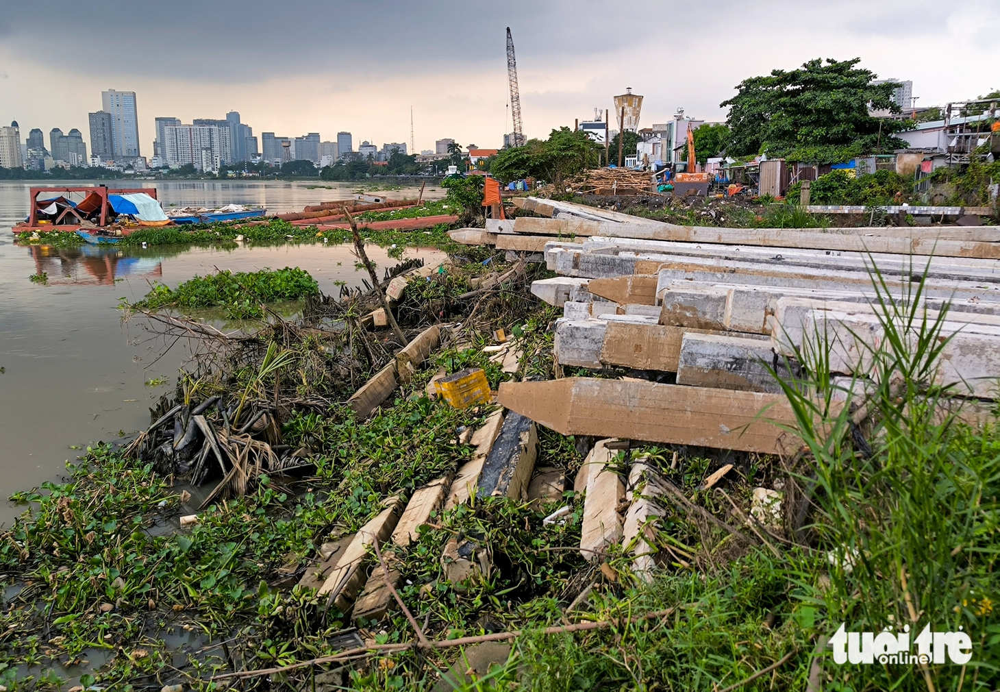 Triều cường cao, kè lởm chởm, dân Bình Quới vừa hết ngập lại lo đợt triều mới- Ảnh 9.