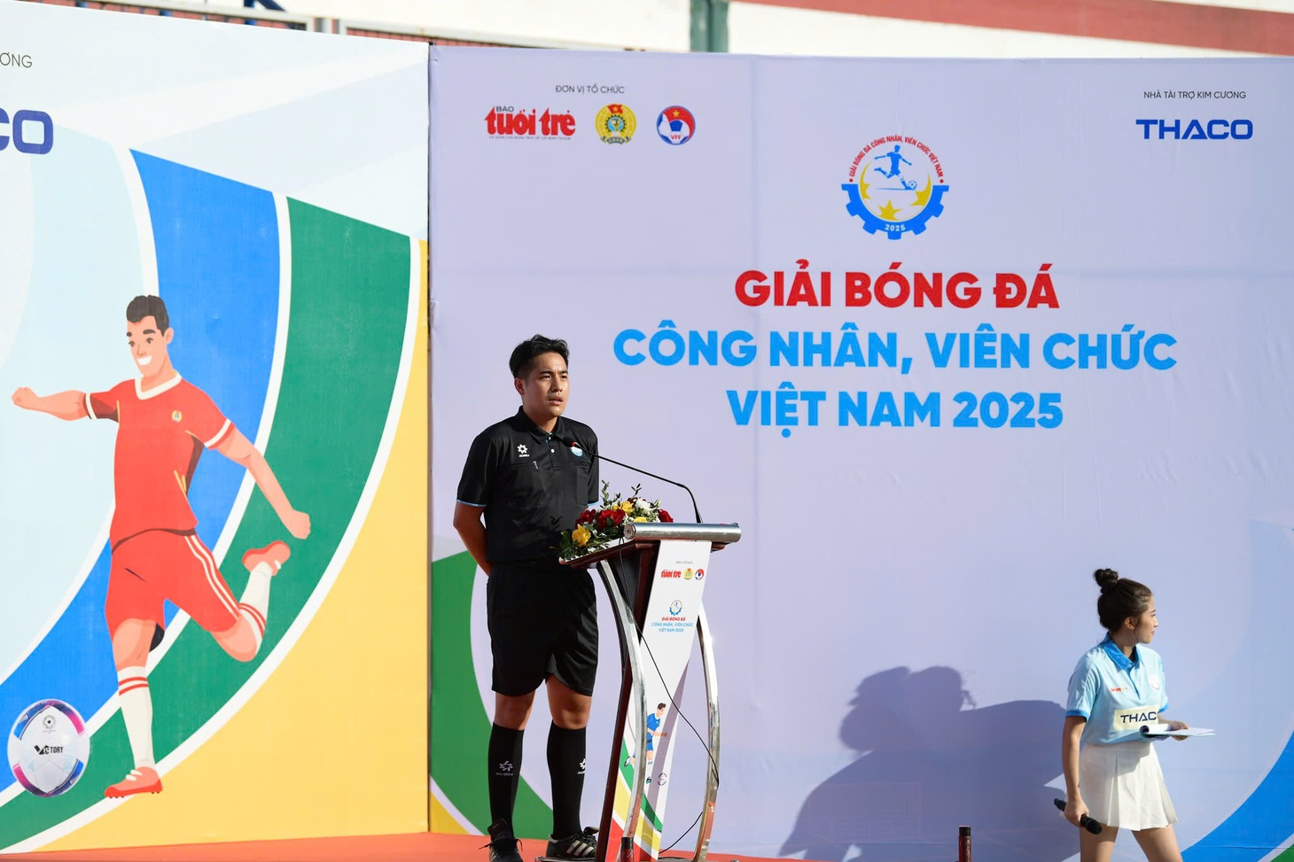 HLV Kim Sang Sik chúc các cầu thủ công nhân, viên chức thi đấu máu lửa - Ảnh 8.