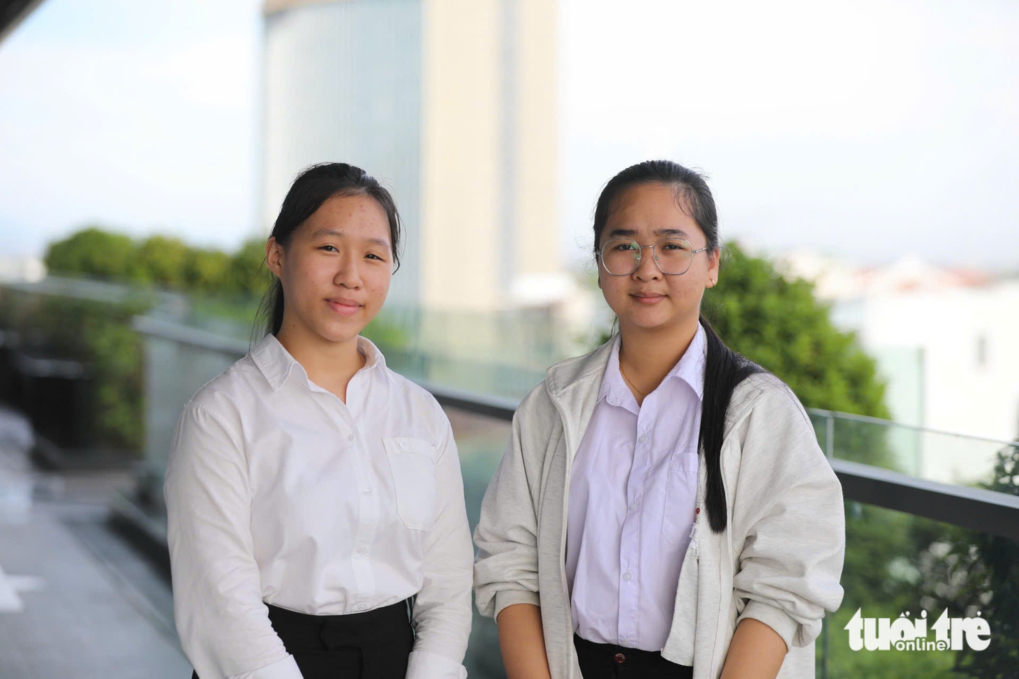 Cha mẹ mất hết vì ung thư, nữ SV phải làm thêm nuôi bà: 'Sẽ trích học bổng mua thuốc cho nội' - Ảnh 17.