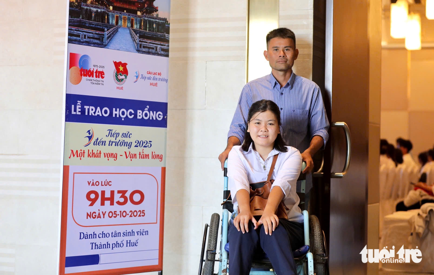 Cha mẹ mất hết vì ung thư, nữ SV phải làm thêm nuôi bà: 'Sẽ trích học bổng mua thuốc cho nội' - Ảnh 13.