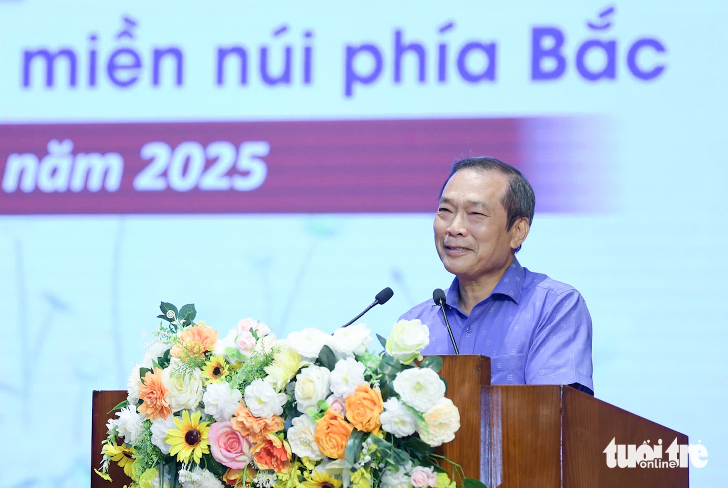 Làm đủ nghề nuôi mẹ chạy thận, nam sinh Tây Bắc được tiếp sức 50 triệu đồng và… 1 con bò giống - Ảnh 7.