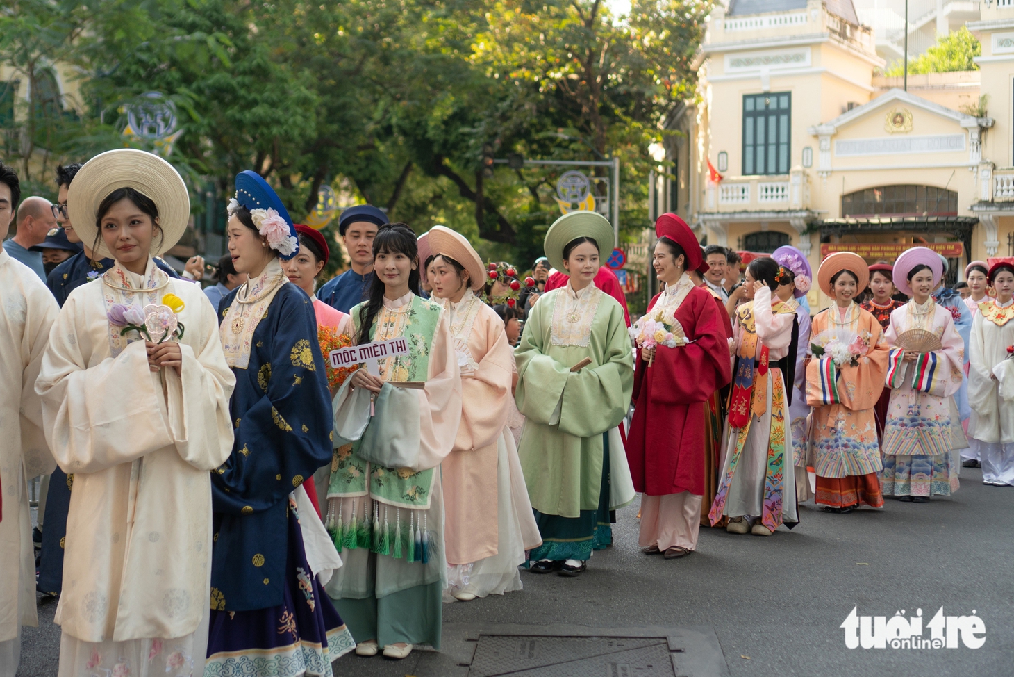 áo dài - Ảnh 2.