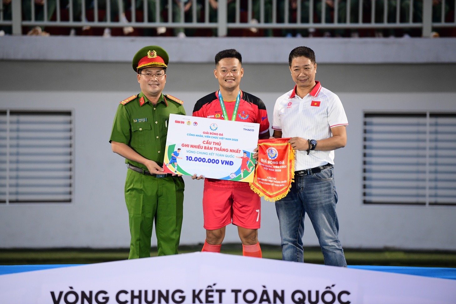 bóng đá công nhân - Ảnh 6.