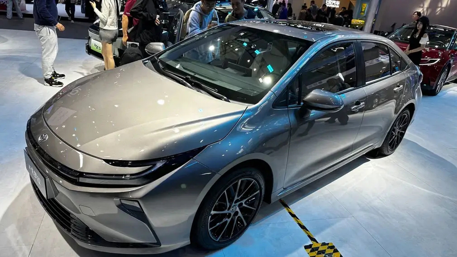 Toyota Corolla Altis - Ảnh 14.