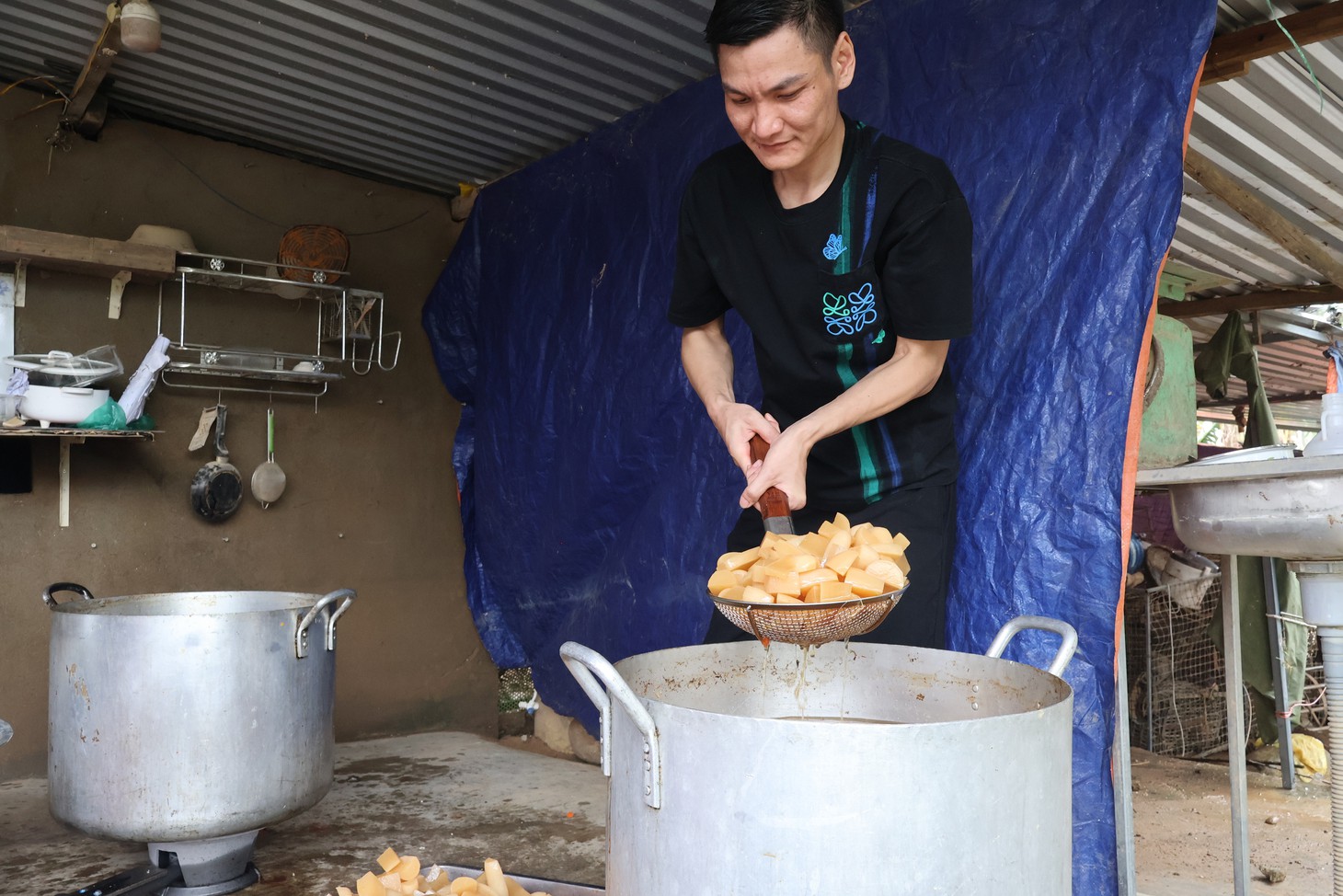 bếp cơm dã chiến - Ảnh 4.