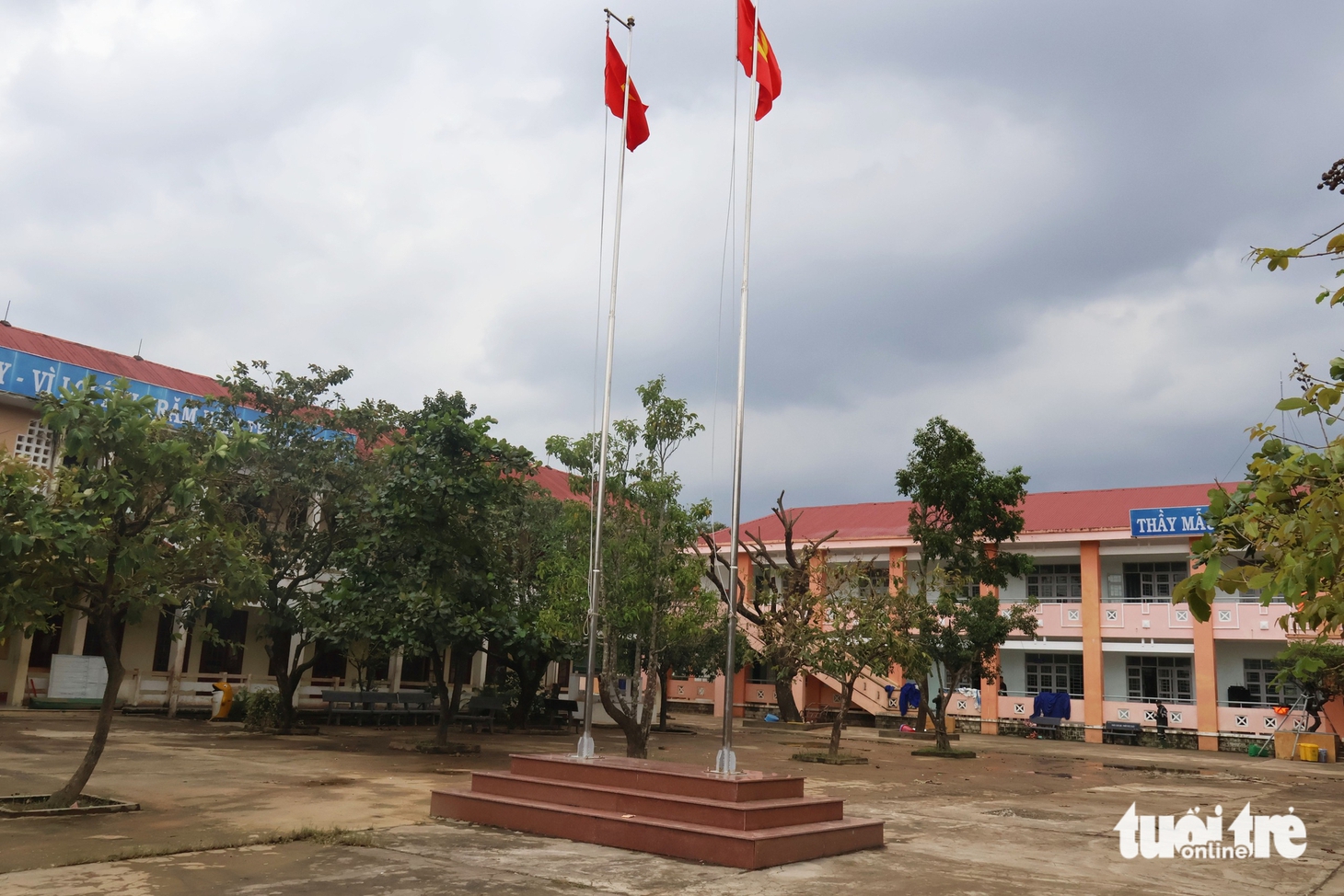 Xác xơ những ngôi trường ở rốn lũ Hòa Thịnh, vắng bóng thầy trò - Ảnh 7.