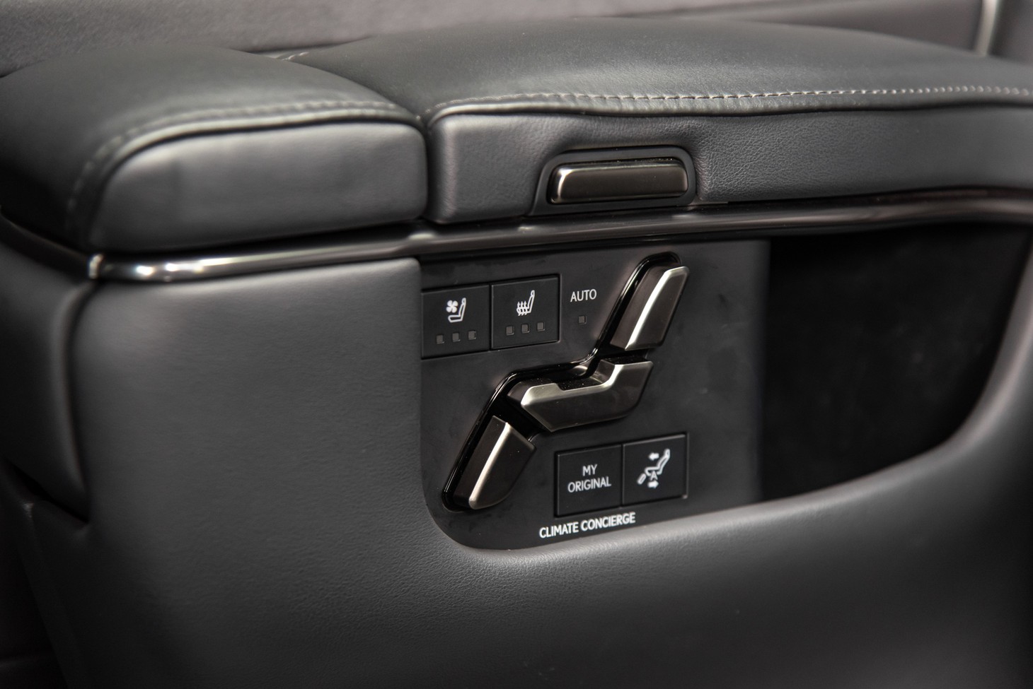 Lexus LM 500h - Ảnh 4.