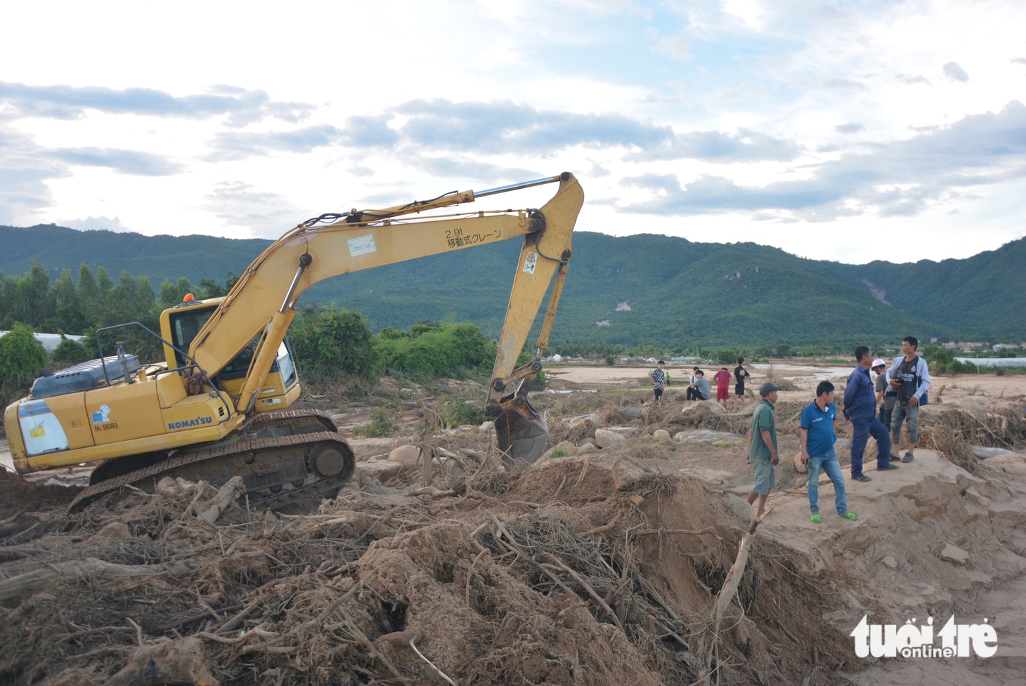 Người dân Tuy Phong gượng dậy sau trận ‘bom nước’ càn quét- Ảnh 5.