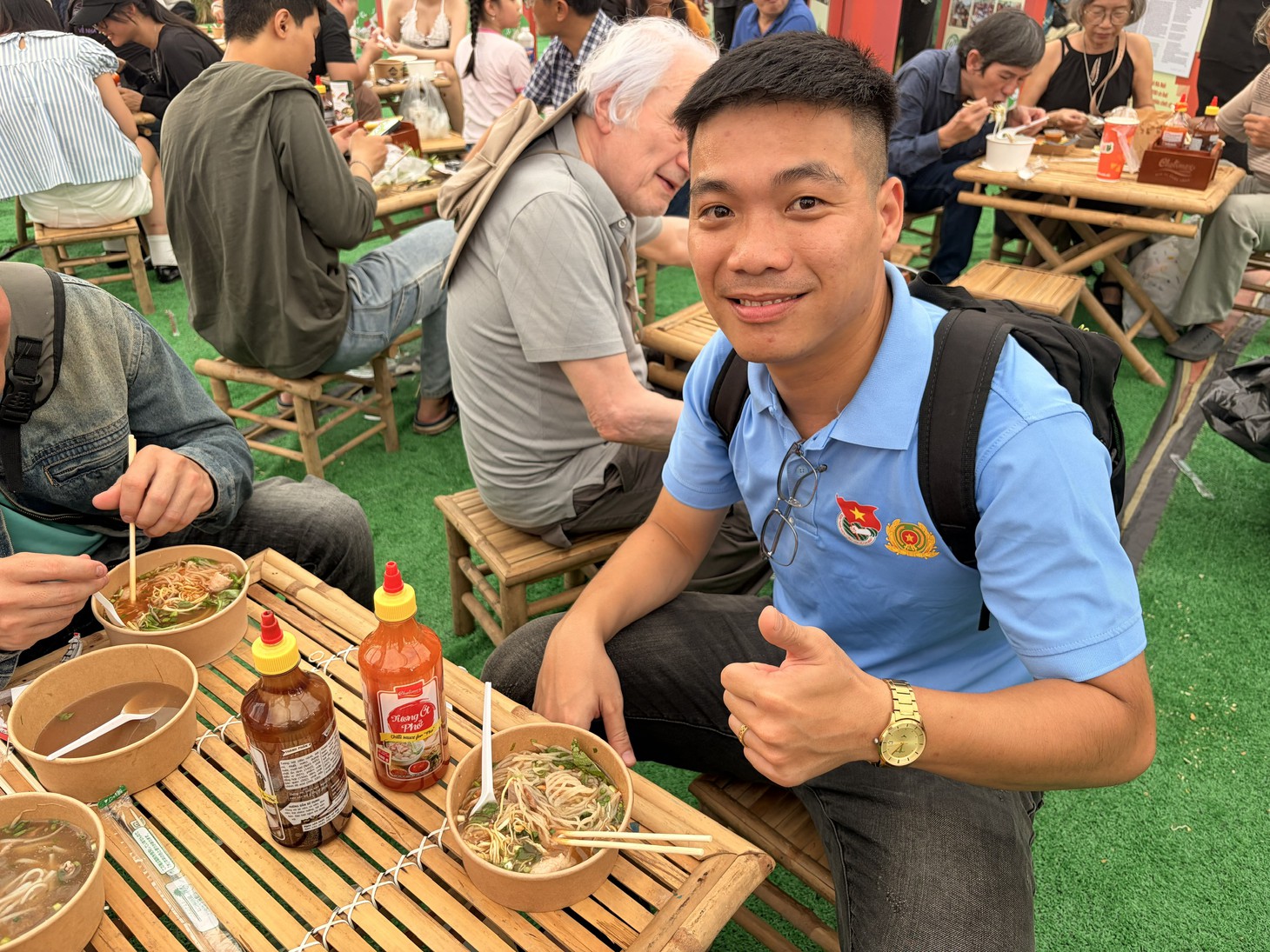 Ăn phở không thể thiếu tương ớt! - Ảnh 3.