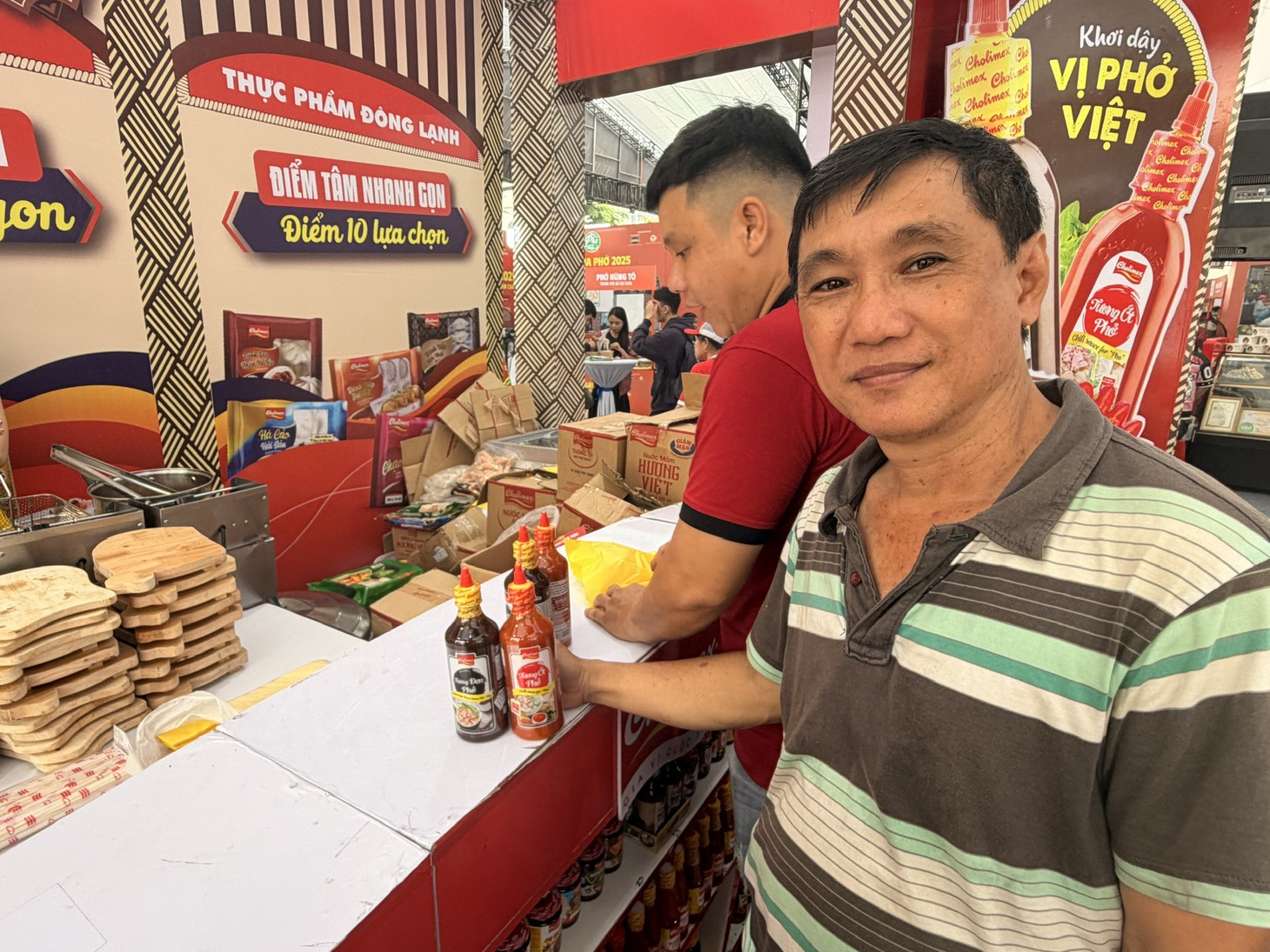 Ăn phở không thể thiếu tương ớt! - Ảnh 2.