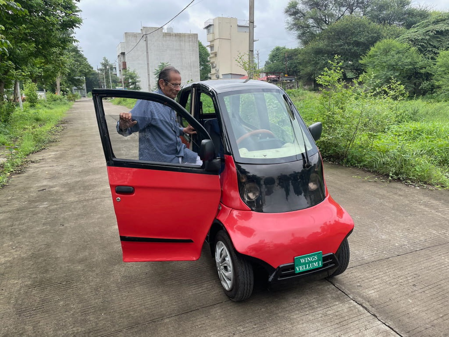 Ô tô điện mini giá chỉ ngang Honda SH Mode, chiếm chỗ đỗ như xe máy - Ảnh 8.