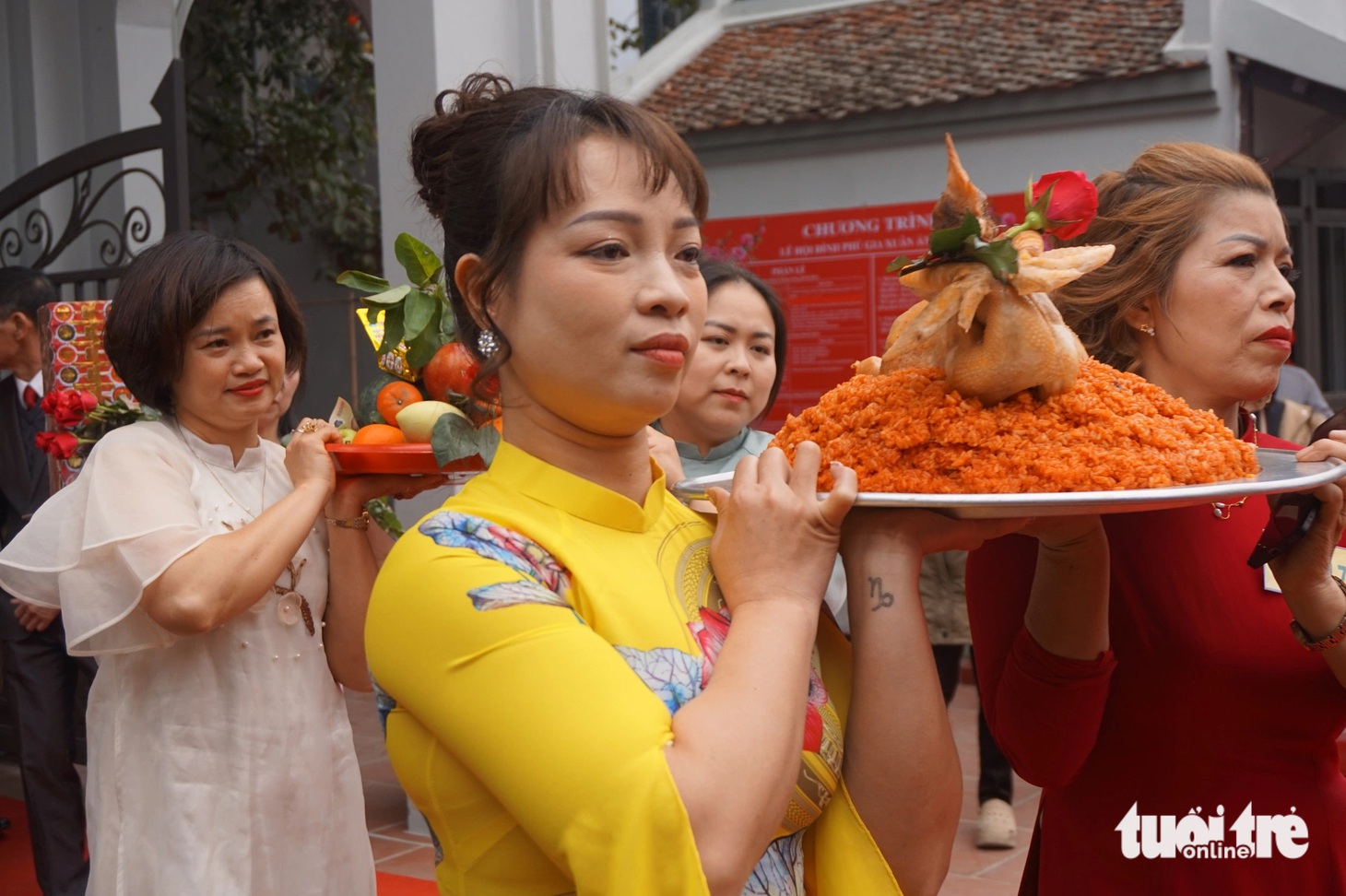 Độc đáo những bức tranh bằng… xôi trong Lễ hội Xôi Phú Thượng - Ảnh 1.