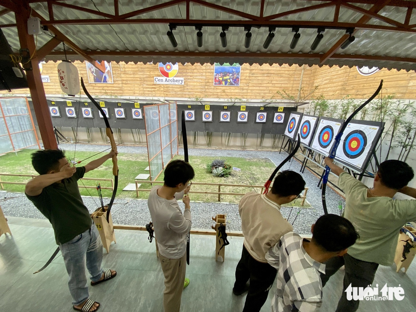 Giới trẻ Đà Nẵng rủ nhau đi bắn cung 'chữa lành' - Ảnh 4.