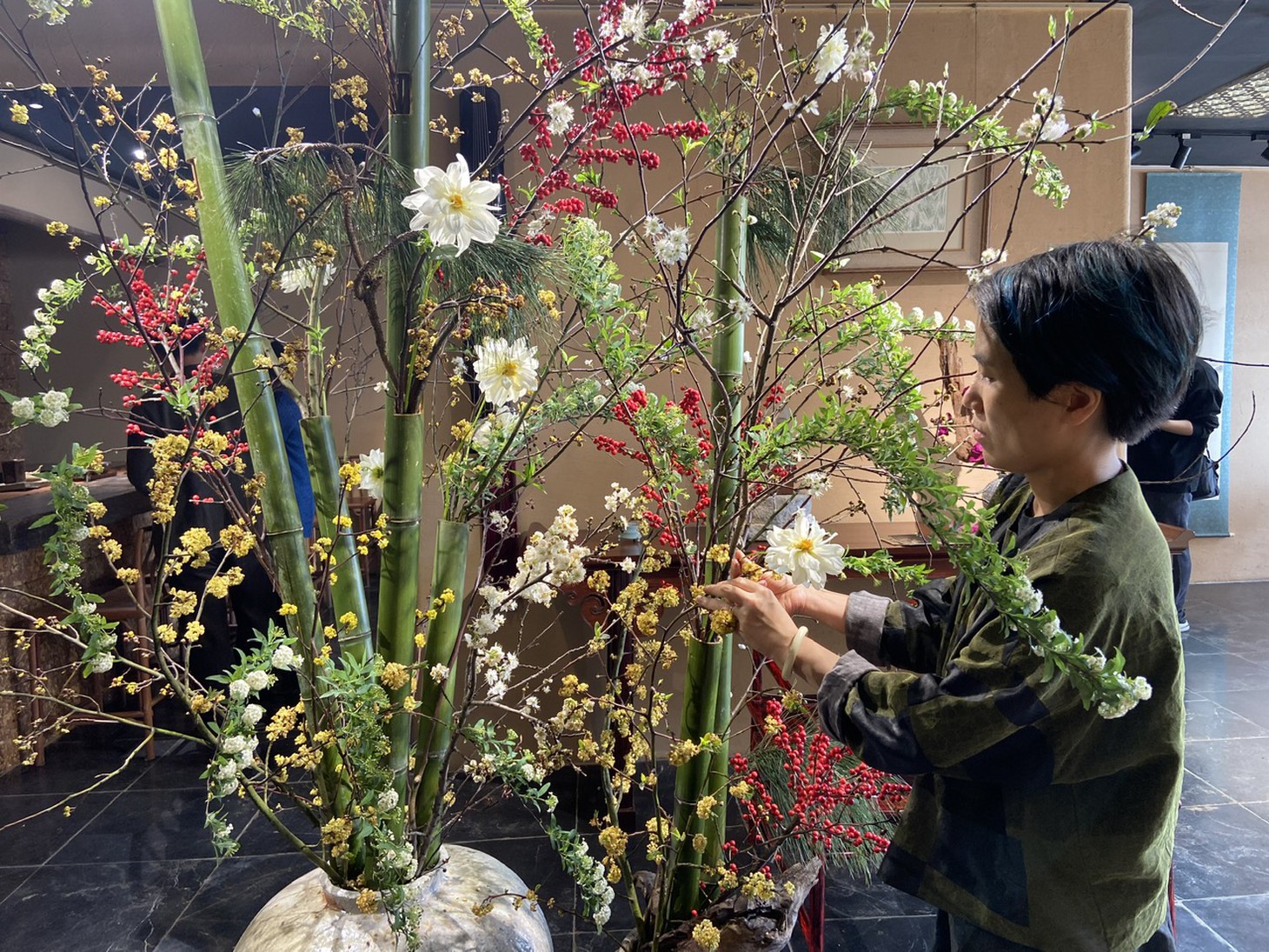 Mê mẩn vườn hoa Ikebana đầy ‘khí chất’ của nghệ nhân Đỗ Thị Thu Phượng - Ảnh 1.
