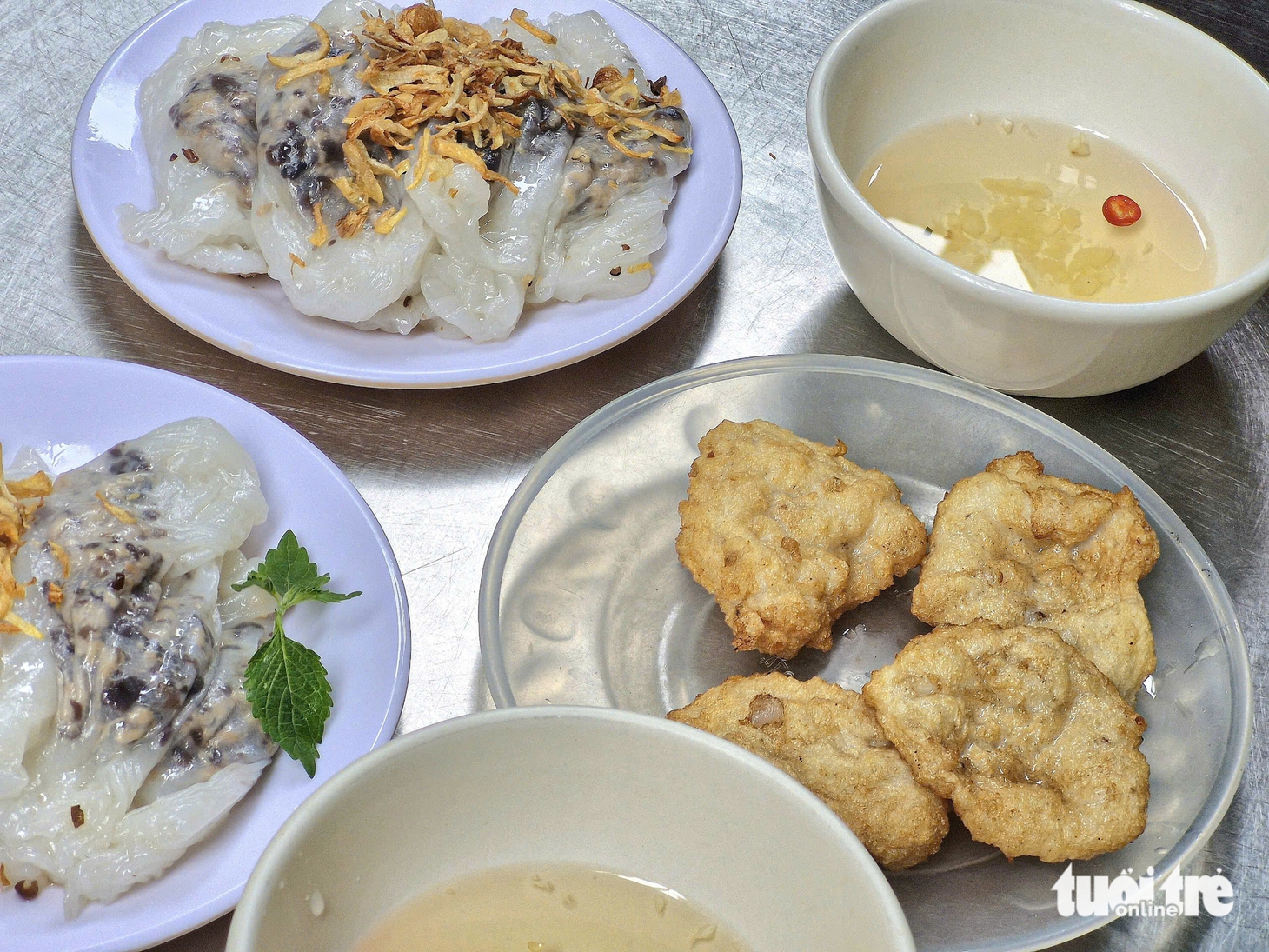 bánh cuốn chả mực - Ảnh 1.