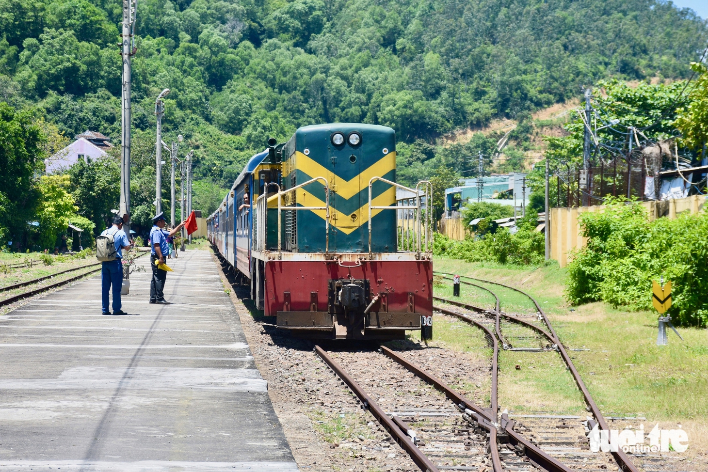 Đi tàu hỏa khám phá Bình Định qua tour du lịch độc đáo - Ảnh 1.