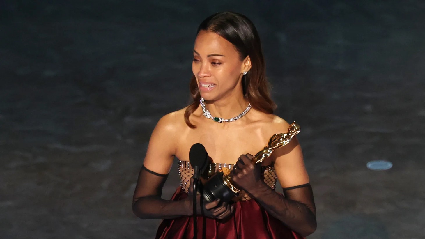 Anora chiến thắng rực rỡ với 5 Oscar, riêng Sean Baker nhận đến 3 tượng vàng - Ảnh 18.
