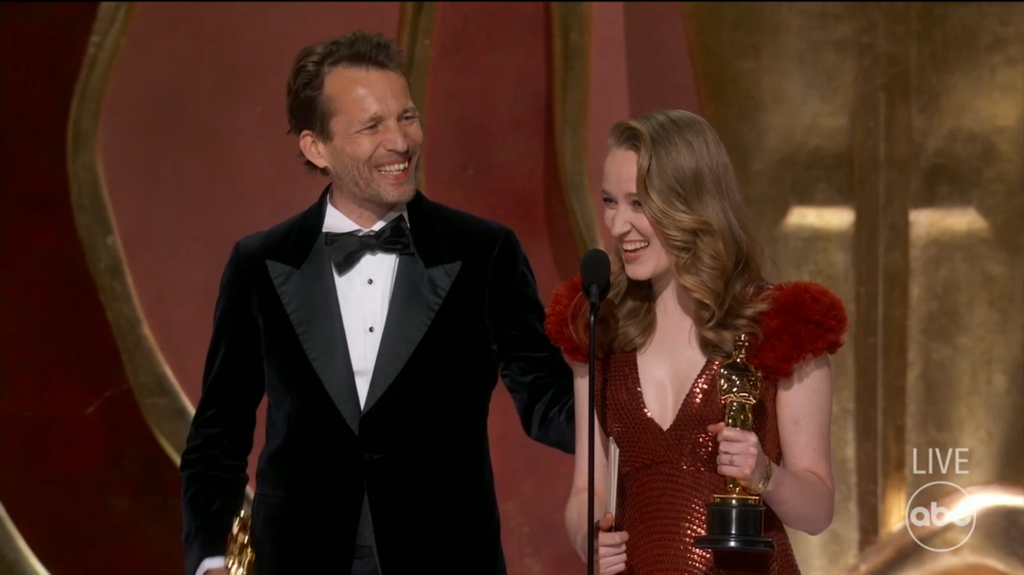 Anora chiến thắng rực rỡ với 5 Oscar, riêng Sean Baker nhận đến 3 tượng vàng - Ảnh 10.