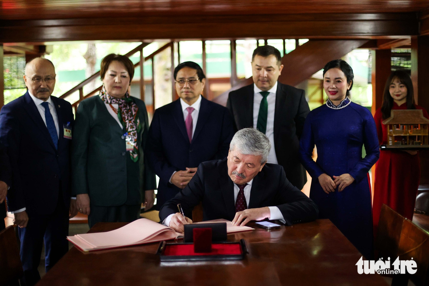 Thủ tướng Phạm Minh Chính và thủ tướng Kyrgyzstan tự tay pha và thưởng thức cà phê phin Việt Nam - Ảnh 5.