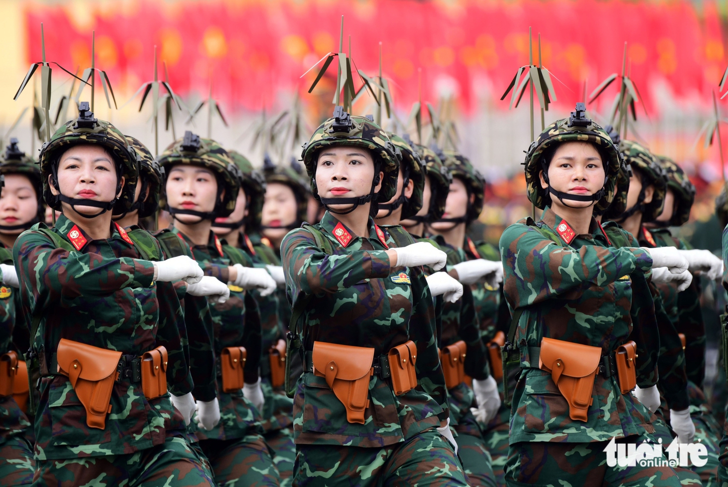 Ngắm khối diễu binh nữ duyên dáng, thần thái trên thao trường sân bay Biên Hòa - Ảnh 5.