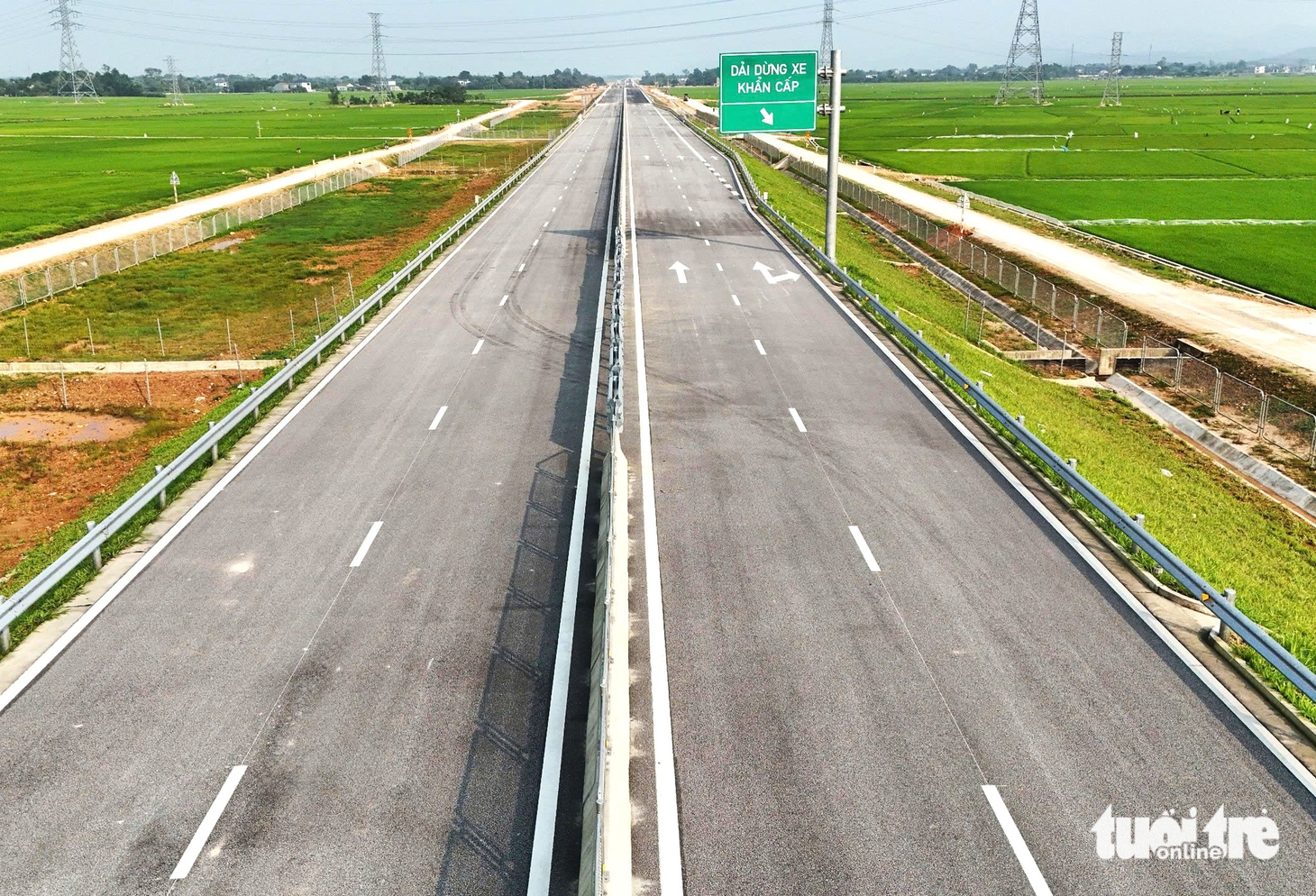 Ngắm cao tốc Bắc - Nam qua Hà Tĩnh trước ngày thông xe kỹ thuật - Ảnh 5.
