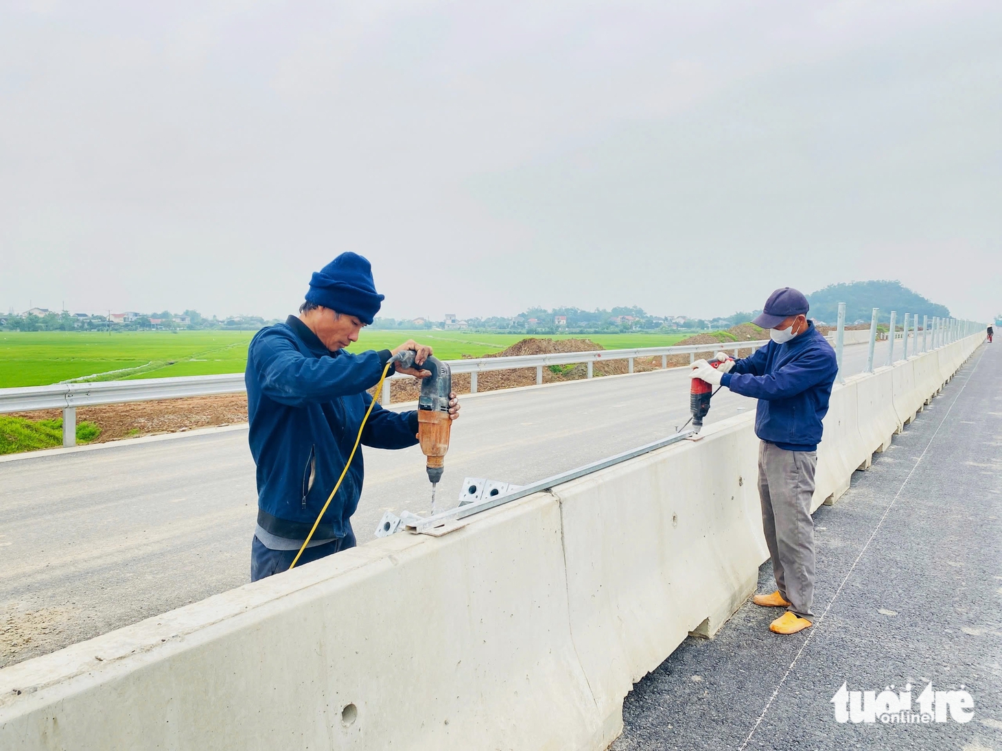 Ngắm cao tốc Bắc - Nam qua Hà Tĩnh trước ngày thông xe kỹ thuật - Ảnh 8.