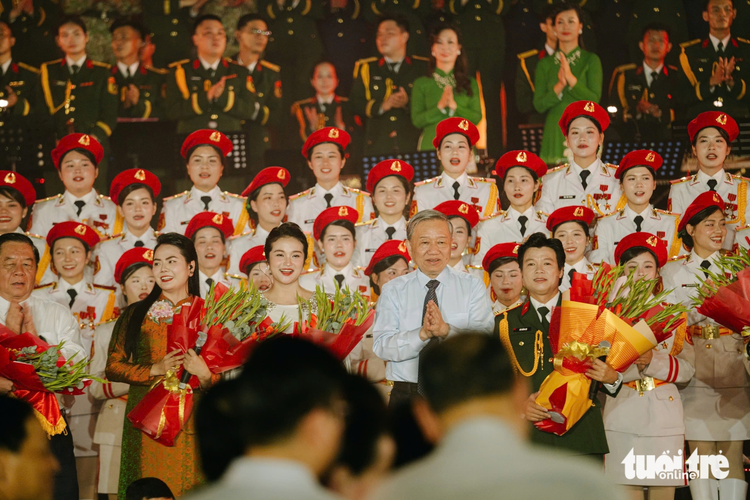 Tổng Bí thư Tô Lâm dự chương trình nghệ thuật 'Đất nước trọn niềm vui' tại Hội trường Thống Nhất - Ảnh 4.