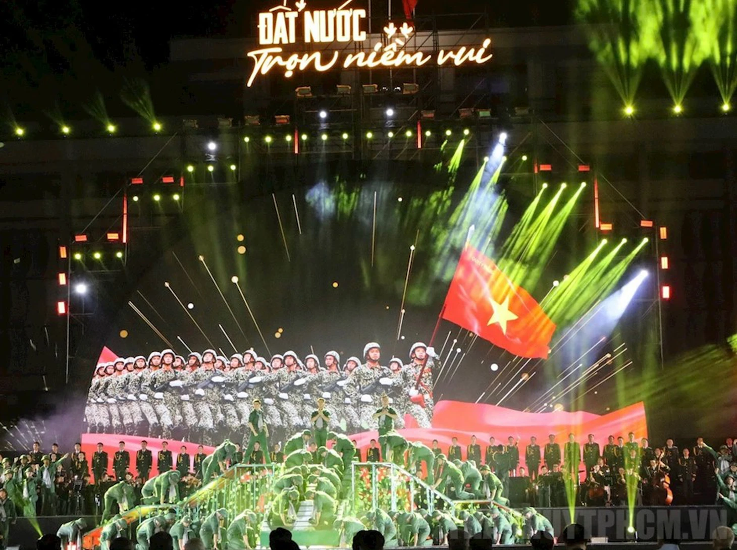 Tổng Bí thư Tô Lâm dự chương trình nghệ thuật 'Đất nước trọn niềm vui' tại Hội trường Thống Nhất - Ảnh 8.